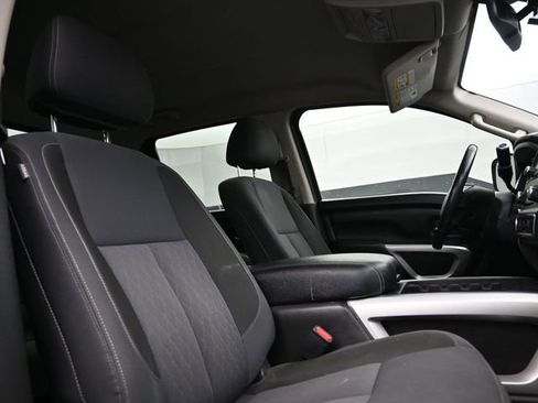 Used 2021 Nissan Titan SV w/ SV Convenience Package RWD image 29