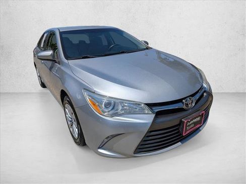 Used 2016 Toyota Camry LE FWD image 3