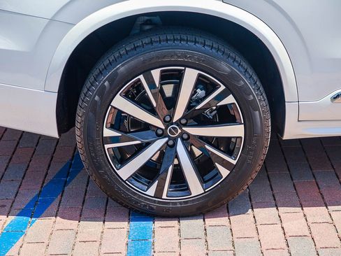 Certified 2026 Volvo XC90 B5 Core AWD/4WD image 9