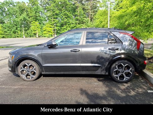 Used 2023 Kia Niro EX Touring FWD image 4