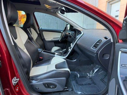 Used 2017 Volvo XC60 T5 Dynamic w/ Preferred Option Package image 21