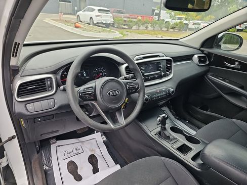 Used 2017 Kia Sorento FWD image 20