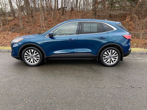 Used 2020 Ford Escape Titanium w/ Titanium Premium Package 2.0 image 4