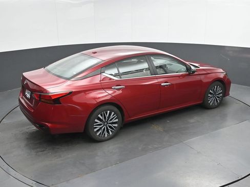 Used 2025 Nissan Altima 2.5 SV FWD image 31