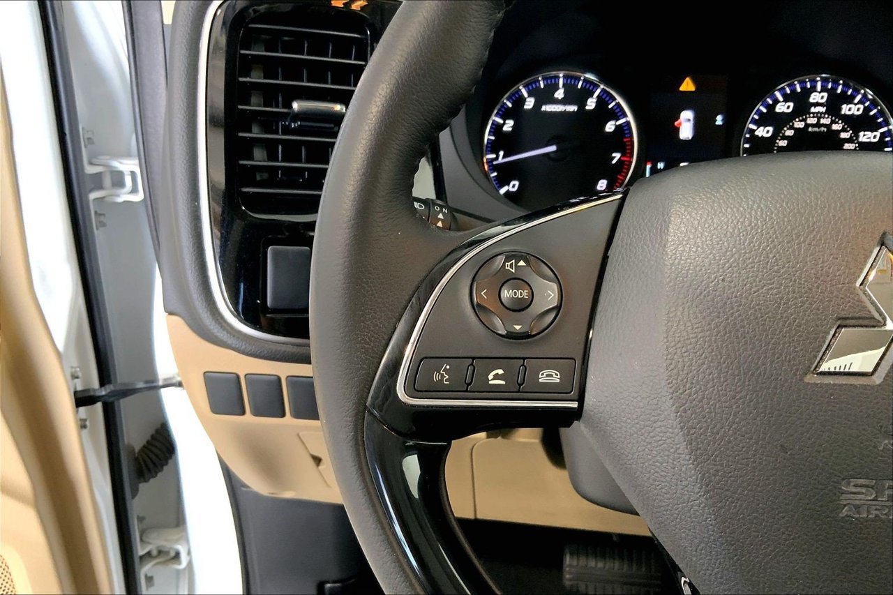 Used 2017 Mitsubishi Outlander SEL FWD image 21