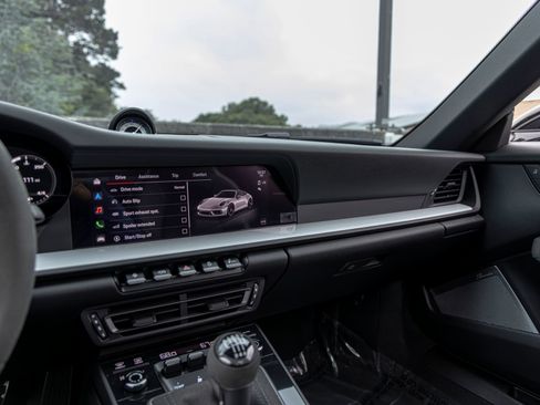 Certified 2022 Porsche 911 Targa 4 GTS AWD/4WD image 36