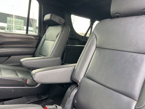 Used 2022 Chevrolet Suburban Z71 image 30