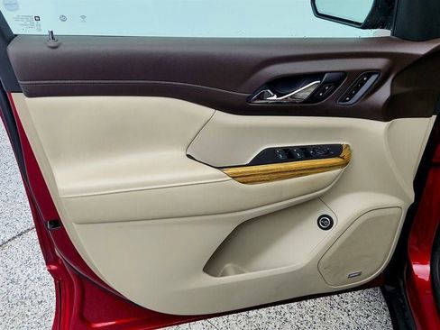 Used 2019 GMC Acadia Denali image 11