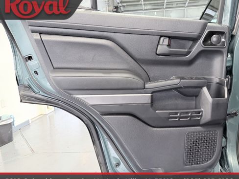 Used 2025 Toyota 4Runner TRD Off-Road Premium AWD/4WD image 11