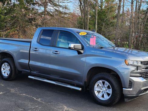 Used 2020 Chevrolet Silverado 1500 LT w/ Trailering Package AWD/4WD image 2