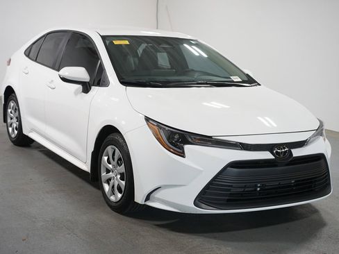 Used 2026 Toyota Corolla LE FWD image 3