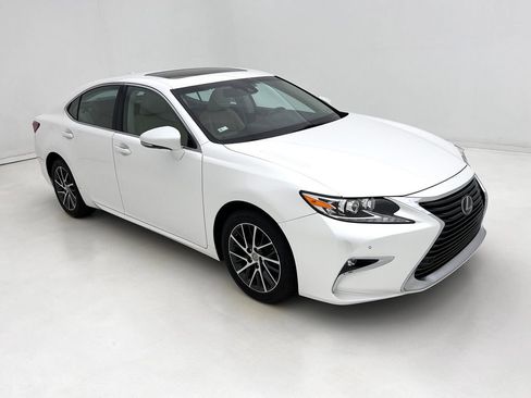 Used 2017 Lexus ES 350 FWD image 2