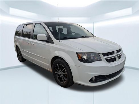 Used 2016 Dodge Grand Caravan R/T image 3