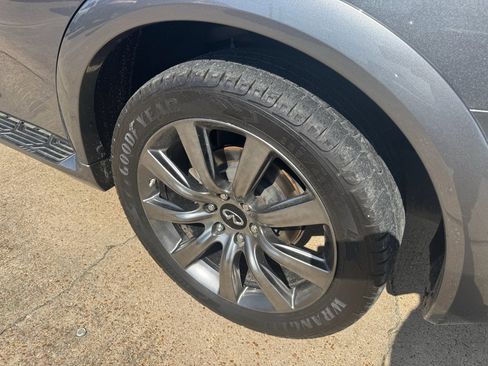 Used 2017 INFINITI QX80 Signature Edition RWD image 10