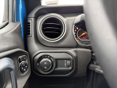 Used 2023 Jeep Gladiator Willys image 23