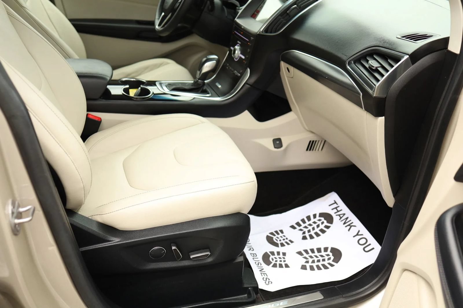 Used 2018 Ford Edge Titanium w/ Ford Safe & Smart Package AWD/4WD image 46