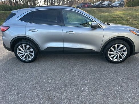 Used 2022 Ford Escape Titanium w/ Titanium Elite Package image 4