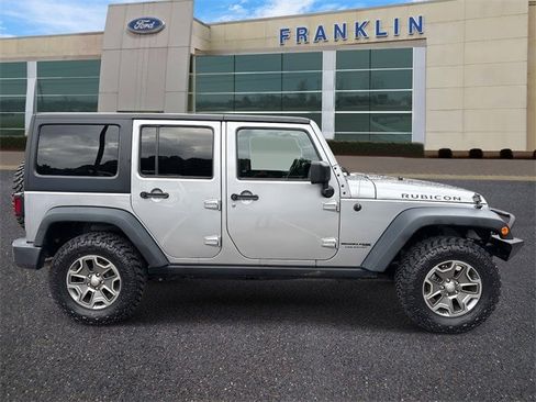 Used 2018 Jeep Wrangler Unlimited Rubicon w/ Connectivity Group image 8