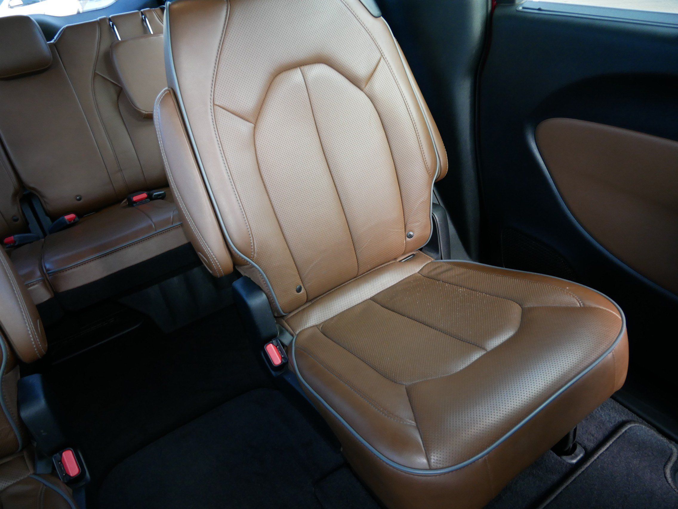Used 2021 Chrysler Pacifica Limited w/ Uconnect Theater Family Group AWD/4WD image 14