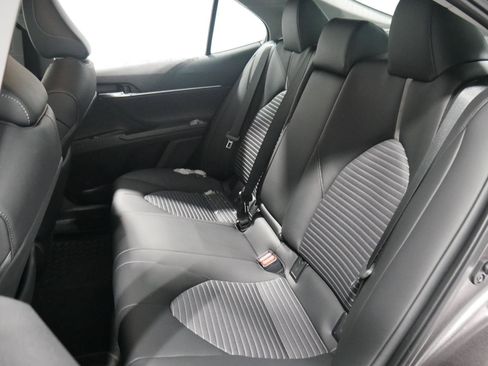 Used 2024 Toyota Camry SE image 11