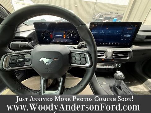 Used 2025 Ford Mustang Coupe RWD image 8