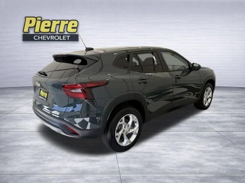 New 2026 Chevrolet Trax LS w/ LS Convenience Package FWD image 5
