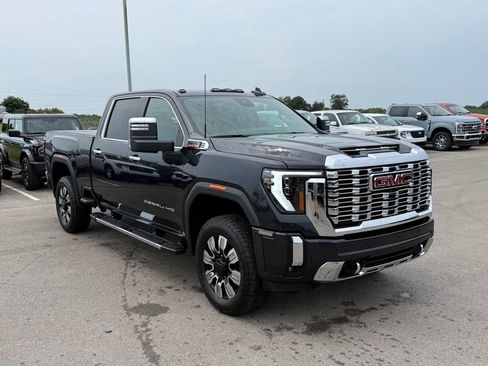 Used 2025 GMC Sierra 2500 Denali AWD/4WD image 2