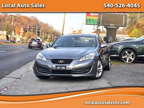 Used 2010 Hyundai Genesis 3.8 image 1