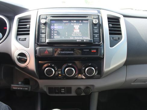 Used 2015 Toyota Tacoma 4x4 Double Cab w/ TRD Off-Road Package image 19