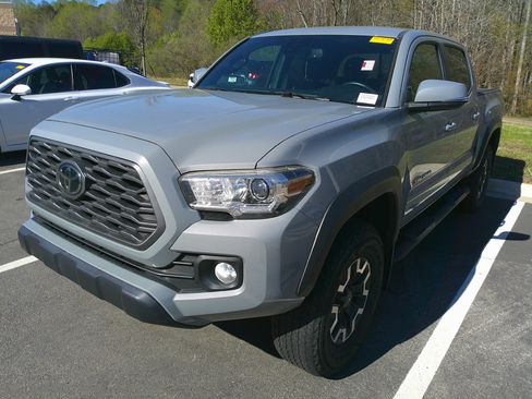 Used 2021 Toyota Tacoma TRD Off-Road w/ Technology Package image 5