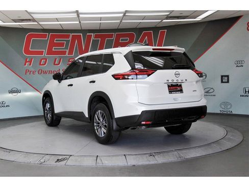 Used 2024 Nissan Rogue S image 4