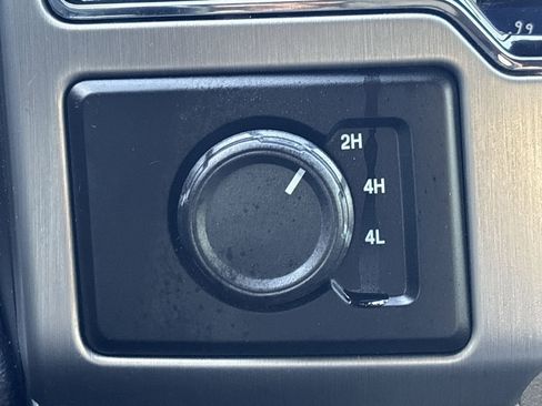 Used 2022 Ford F450 Platinum w/ FX4 Off-Road Package image 19