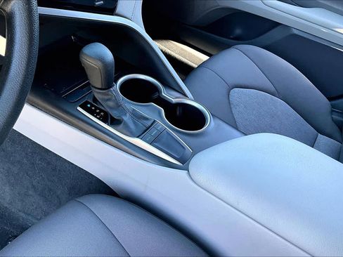 Used 2022 Toyota Camry LE image 16