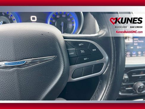 Used 2019 Chrysler 300 Touring w/ Sport Appearance Package image 20