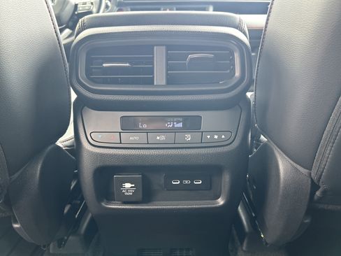 Used 2025 Honda Pilot TrailSport image 18