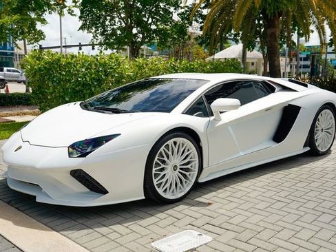 Used 2018 Lamborghini Aventador S AWD/4WD image 2
