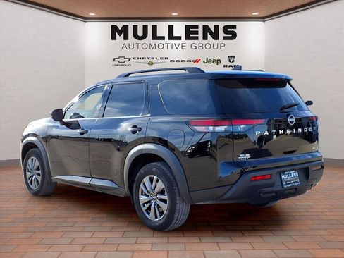 Used 2025 Nissan Pathfinder SV image 7