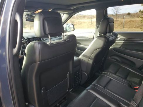 Used 2019 Jeep Grand Cherokee Limited w/ Luxury Group II image 11