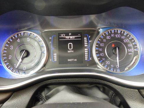 Used 2016 Chrysler 200 Limited w/ Convenience Group image 26