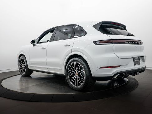 Certified 2026 Porsche Cayenne AWD/4WD image 3