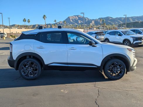 New 2026 Nissan Kicks SR FWD image 5