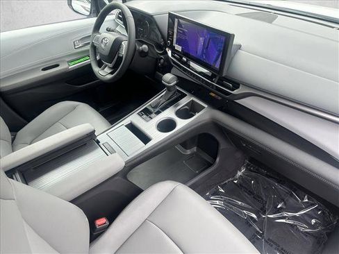 Certified 2025 Toyota Sienna XLE w/ XLE Plus Package image 26