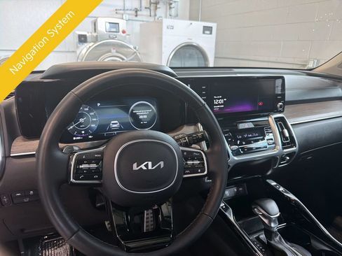 Certified 2023 Kia Sorento SX Prestige AWD/4WD image 11