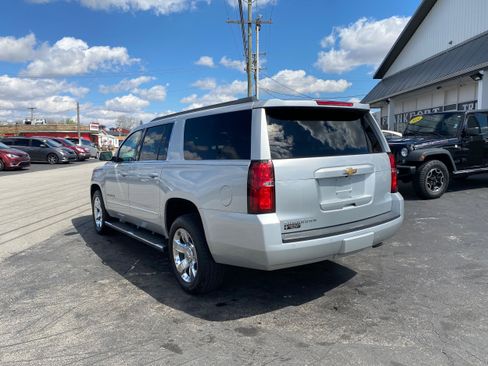 Used 2017 Chevrolet Suburban LT w/ LT Signature Package AWD/4WD image 7