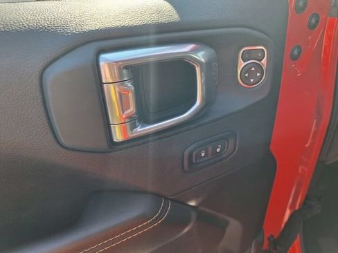 Used 2025 Jeep Wrangler Unlimited Sahara AWD/4WD image 17