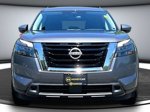 Used 2024 Nissan Pathfinder SV AWD/4WD image 2