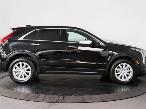 Used 2023 Cadillac XT4 Luxury w/ Cold Weather Package AWD/4WD image 6