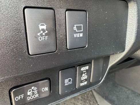 Used 2021 Toyota Tacoma Limited image 8