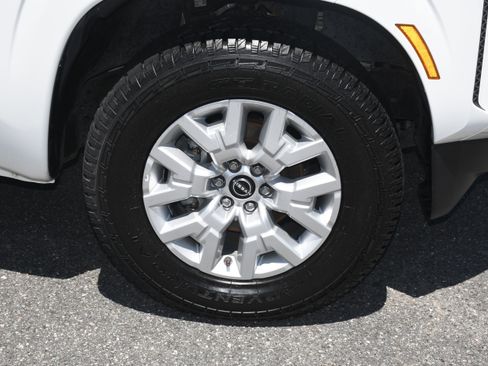 Used 2023 Nissan Frontier SV RWD image 20