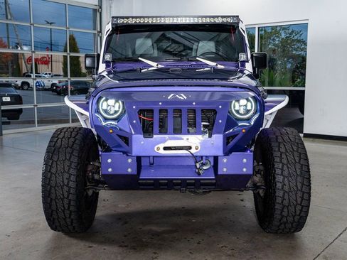 Used 2018 Jeep Wrangler Unlimited Sahara image 3